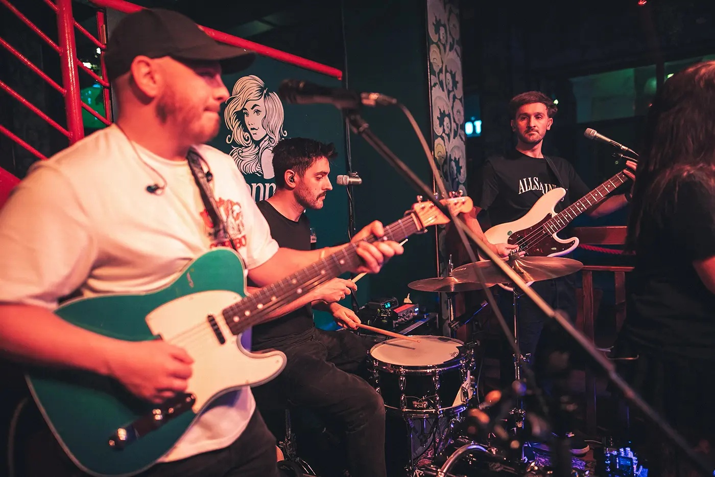 Full Live Bands in this great pub in Cardiff