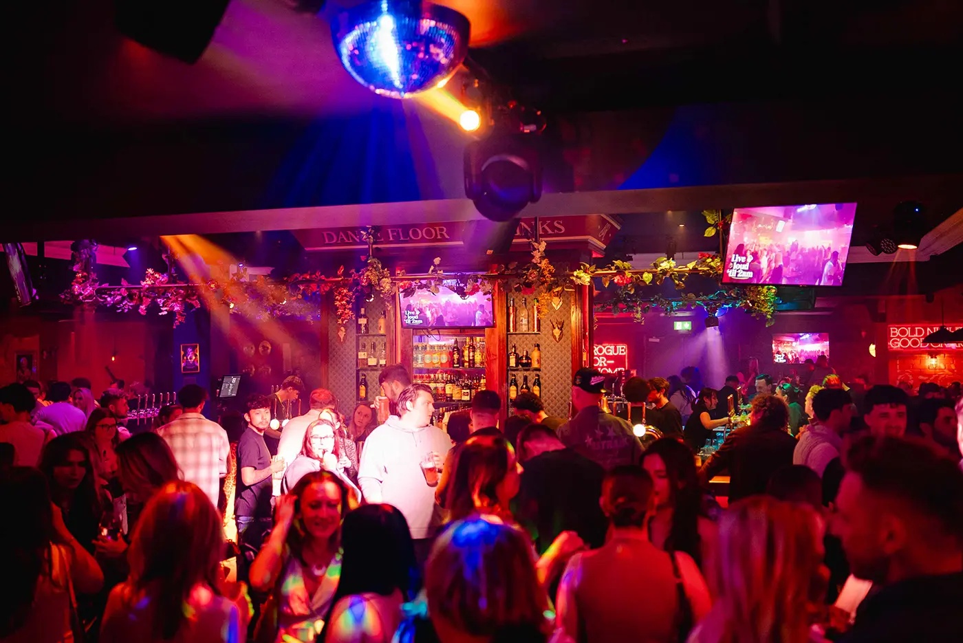Swansea atmosphere of Late Night Party Pub