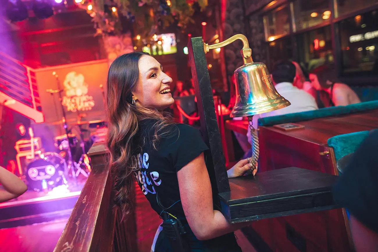 Bartender at Cocktail bar in Swansea with Specialty Cocktail experience
